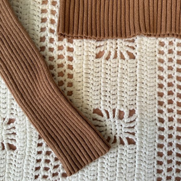 Cropped Turtleneck Ribbed Sweater - Picture 2 of 5